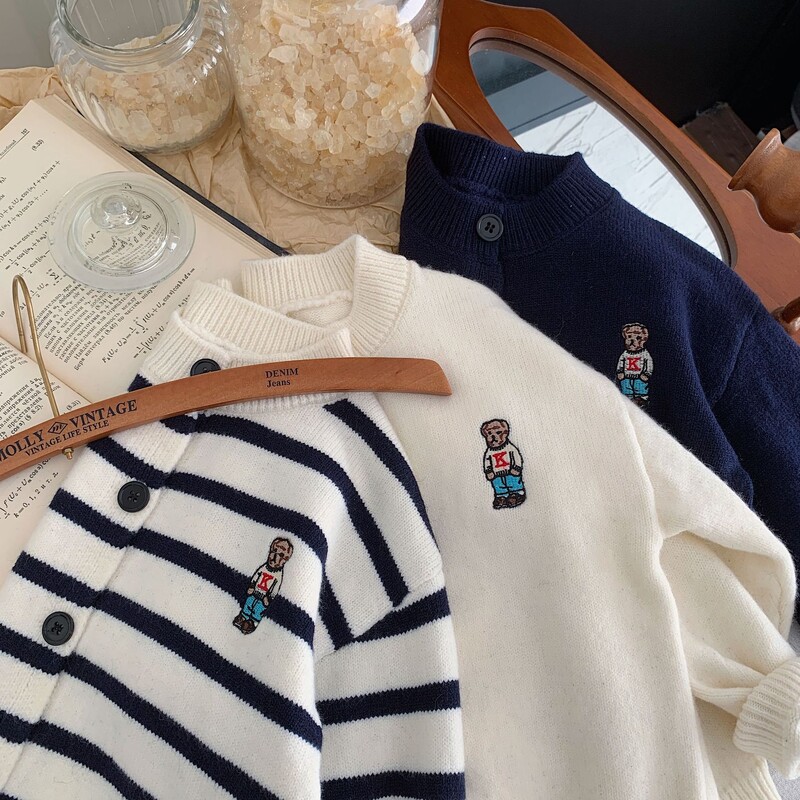 2024 őszi lányok fiúk alkalmi puha kötött pulóverek gyerekeknek medve kardigán három színben