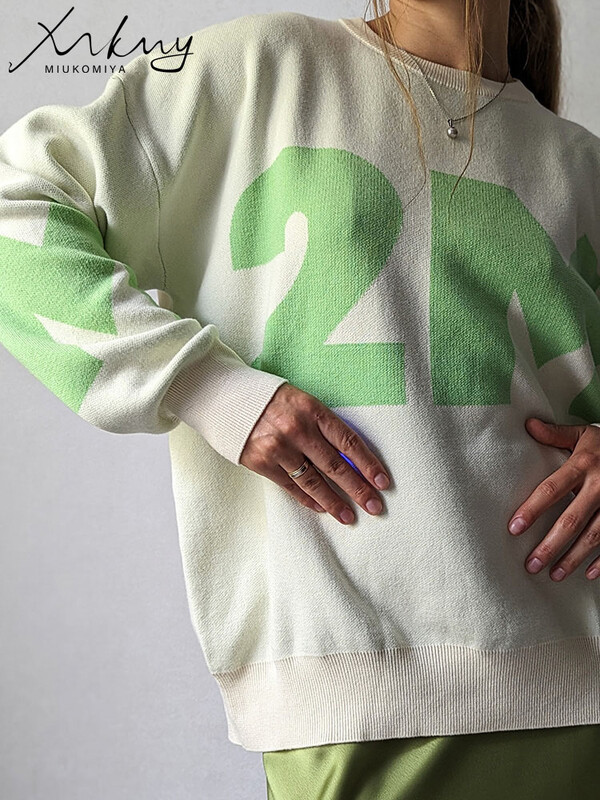 Tumši zils lielizmēra sieviešu džemperis ar burtiem, ikdienas trikotāžas brīvi džemperi ar burtu zaļu džemperi sievietēm 2024. gada ziema