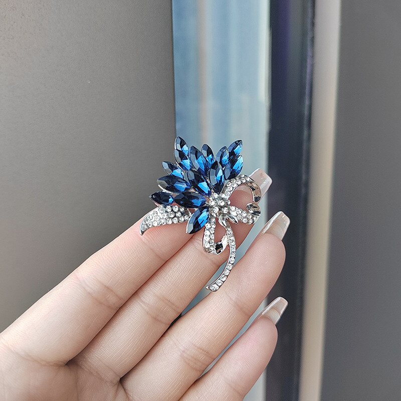 Νέο πολυτελές σχέδιο μπλε κρυστάλλινε καρφίτσες για γυναίκες με ένθετες καρφίτσες από στρας Κοσμήματα Αξεσουάρ ρούχων Δώρο