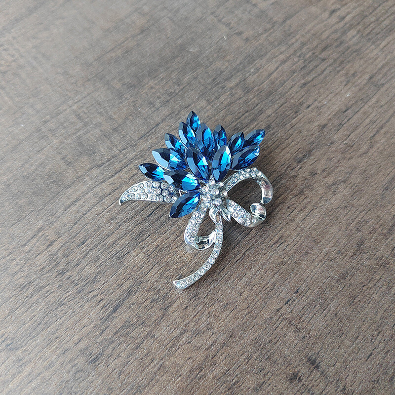Νέο πολυτελές σχέδιο μπλε κρυστάλλινε καρφίτσες για γυναίκες με ένθετες καρφίτσες από στρας Κοσμήματα Αξεσουάρ ρούχων Δώρο