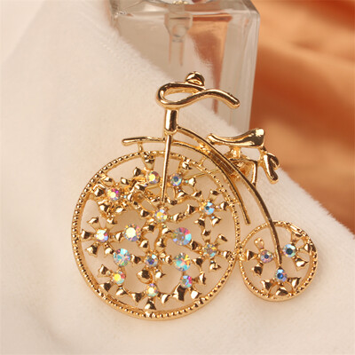 Bájos vintage páva szivárvány medve tündér brossok zöld kristály barokk palota fűző fényes kitűzők parti bankett ékszerek