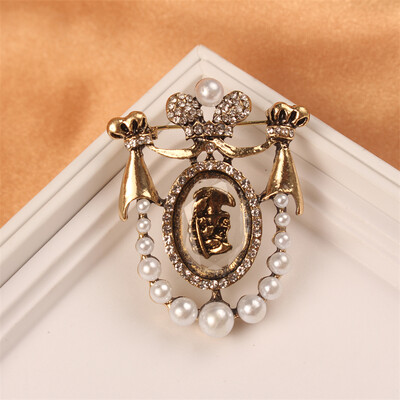 Bájos vintage páva szivárvány medve tündér brossok zöld kristály barokk palota fűző fényes kitűzők parti bankett ékszerek