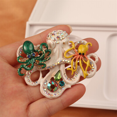 Bájos vintage páva szivárvány medve tündér brossok zöld kristály barokk palota fűző fényes kitűzők parti bankett ékszerek