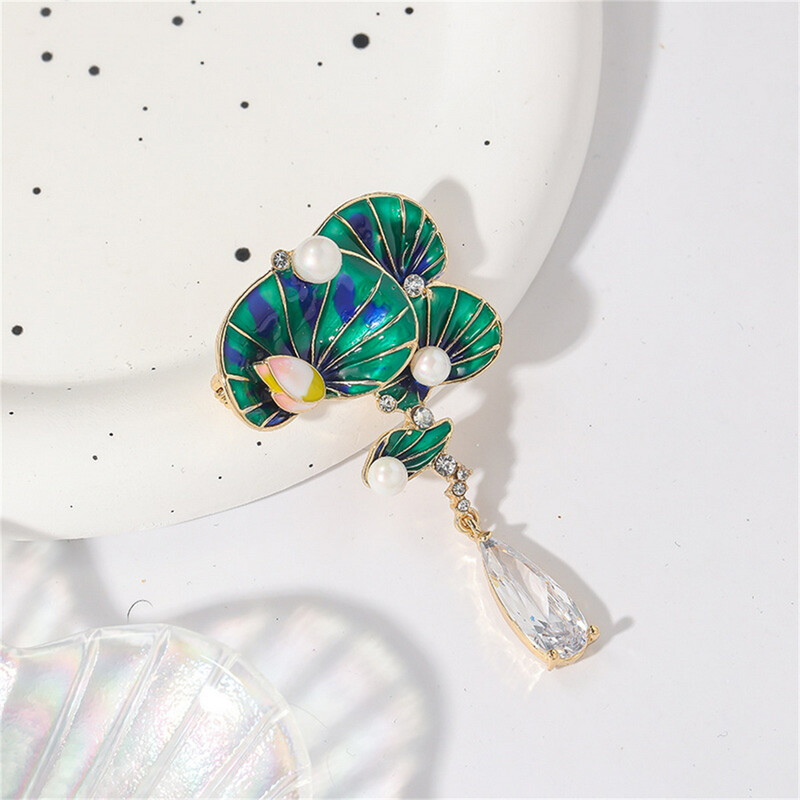 Rhinestone Waterdrop Tassel Green Lotus Flower Καρφίτσες για Γυναικείες Κομψές καρφίτσες κοστουμιού με φύλλα Lotus Φυτό σήμα Μόδα κοσμήματα