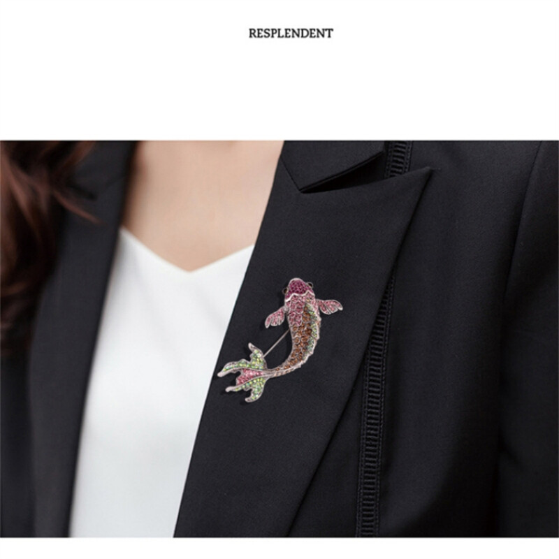 Υψηλής ποιότητας Red Carp Full Rhinestone Γυναικείες καρφίτσες καρφίτσας Μοντέρνα κρυστάλλινα γούρι μεταλλικές καρφίτσες Κοσμήματα Δώρα γάμου