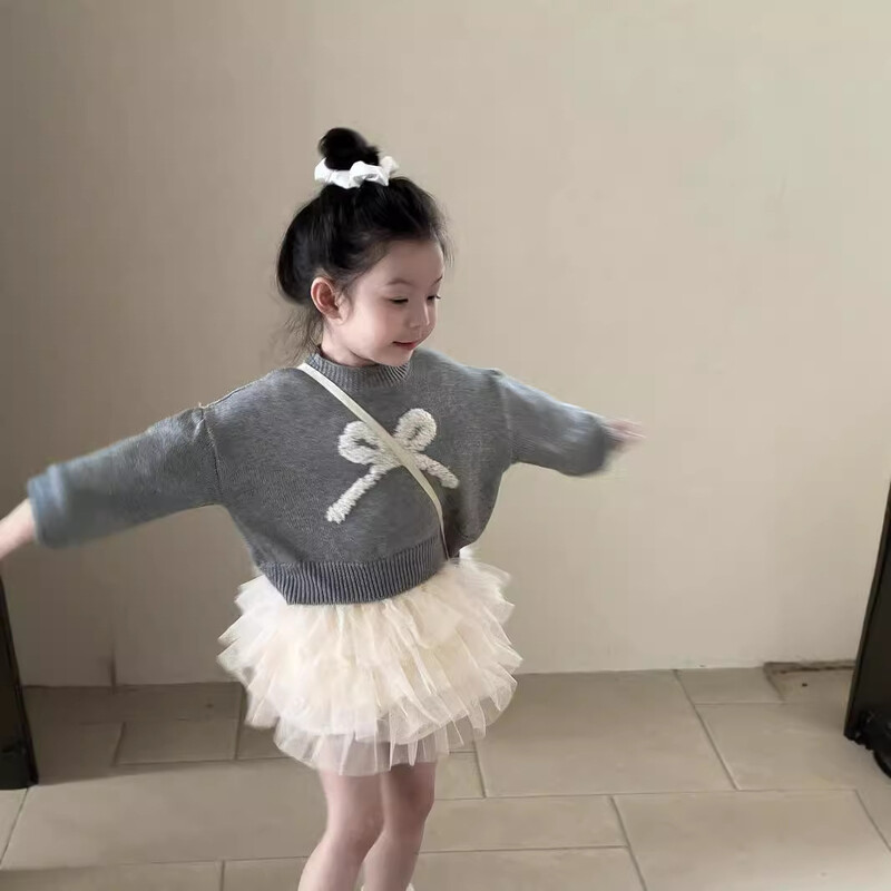 Pulóverek lány őszi koreai csípős pulóver Gyermekruházat Hímzés Rövid Könnyű Kötés 2024 Laza Egyszerű Kerek Gallér