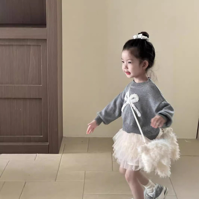 Pulóverek lány őszi koreai csípős pulóver Gyermekruházat Hímzés Rövid Könnyű Kötés 2024 Laza Egyszerű Kerek Gallér