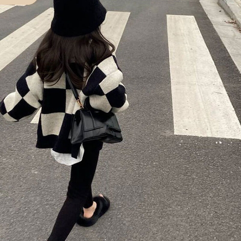 Meiteņu zīdaiņu rudens jauns bērnu šaha galda džemperis 2024. gada pavasara zīdaiņiem, ikdienas daudzpusīgs trikotāžas rūtains džemperis