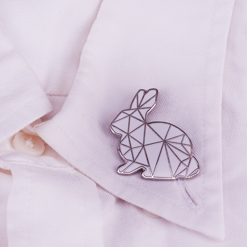 Kawaii Rabbit emaljas piespraudes Usagi Sakura dzīvnieku sakta multfilma Pet Little Bunny Pins rotaslietas