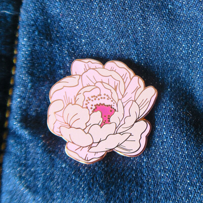 Frumoasă floare de bujor Pastel email dur Pin Fashion Charm Plant Flori Broșă de aur Artă romantică Insigna Unic Bijuterii Cadou