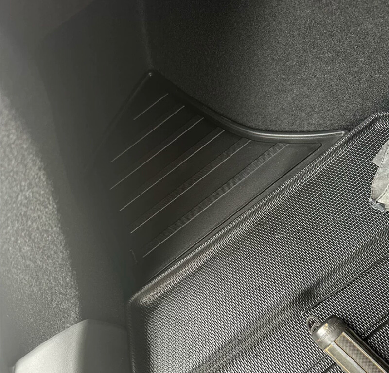 A Tesla Model 3 Highland 2024 tartozékaihoz csomagtartó oldalsó rendszerezőkhez.