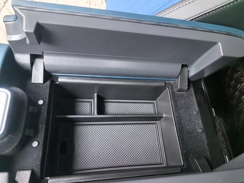 Pentru VOYAH Free 2024 ABS cu control central cotieră cutie de depozitare telefon mobil încărcare fără fir covoraș din silicon modificare interioară