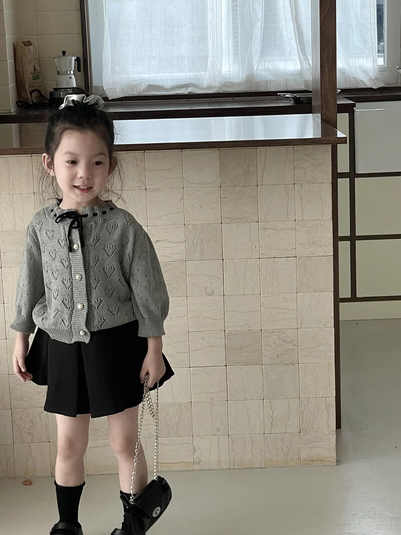 Džemper Djevojčica Korejski slatki jasen Izdubljeno pletenje Puf rukavi za bebe Jednostavna moda 2024. Široka dječja odjeća na pruge