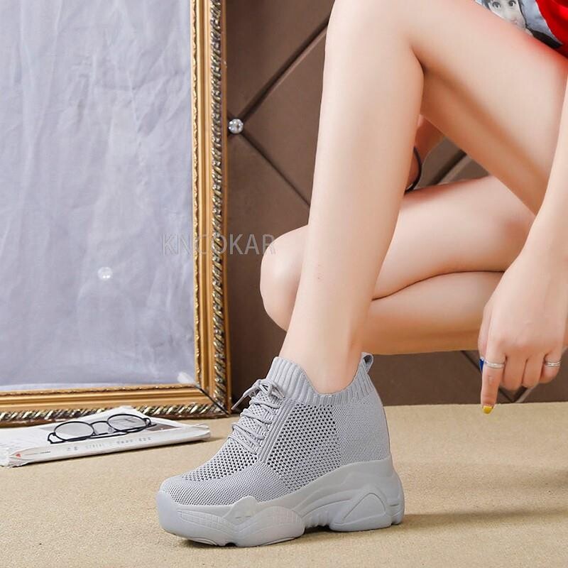 Prozračne mrežaste zdepaste tenisice Ženske proljeće ljeto 2022. Pletene cipele za povećanje Ženska bijela ležerna obuća