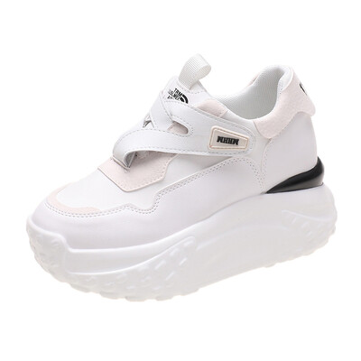 Női cipők 2023 Kiváló minőségű, kerek fejű női vulkanizáló cipők nyári új, egyszínű magassarkú, légáteresztő tornacipők