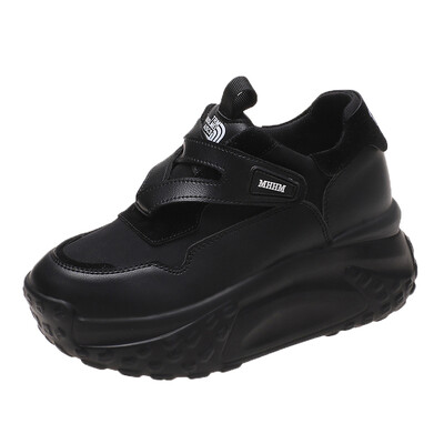 Női cipők 2023 Kiváló minőségű, kerek fejű női vulkanizáló cipők nyári új, egyszínű magassarkú, légáteresztő tornacipők