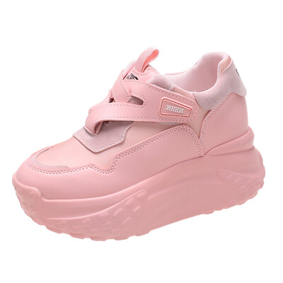 Női cipők 2023 Kiváló minőségű, kerek fejű női vulkanizáló cipők nyári új, egyszínű magassarkú, légáteresztő tornacipők