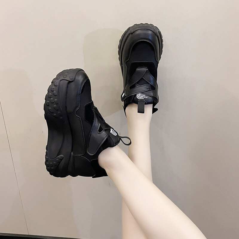 Női cipők 2023 Kiváló minőségű, kerek fejű női vulkanizáló cipők nyári új, egyszínű magassarkú, légáteresztő tornacipők