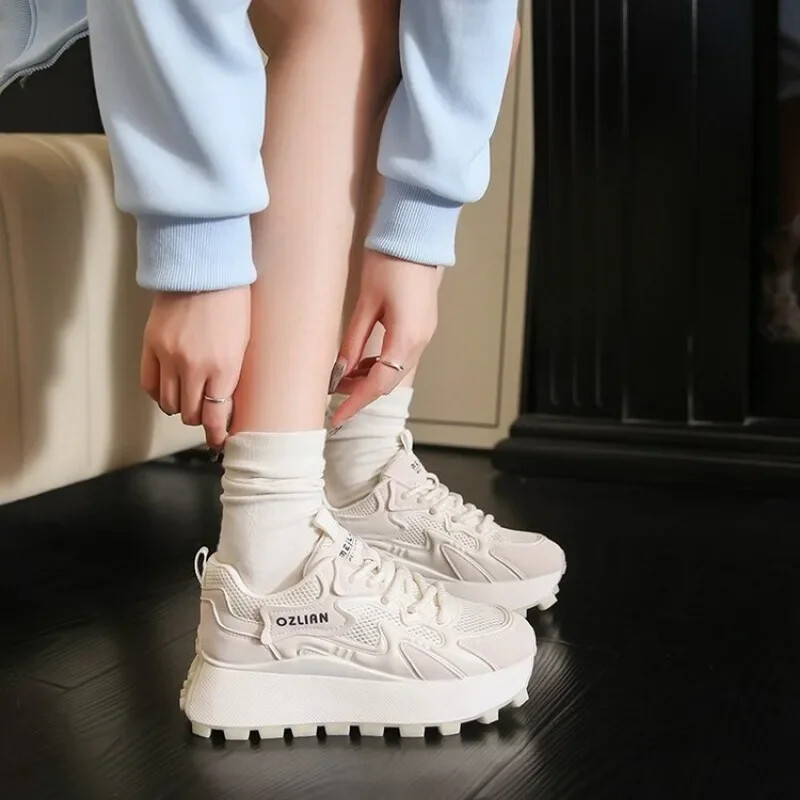 Design tornacipő női apa cipő ins retro 2024 all match vastag talp gofri cipő alkalmi sport Forrest Gump cipő női