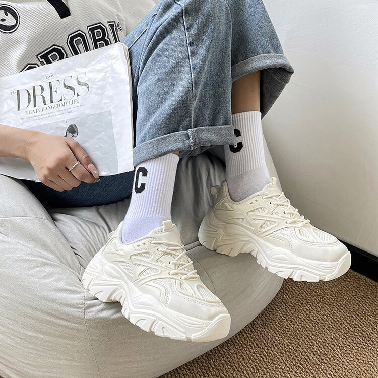 2024-es hálós női fehér, alkalmi női vulkanizáló tornacipő Légáteresztő sport gyalogos futóplatform vastag talpú lapos cipő Q22