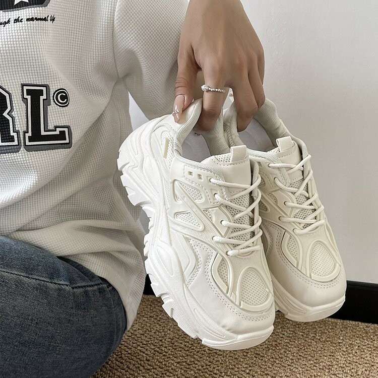 2024-es hálós női fehér, alkalmi női vulkanizáló tornacipő Légáteresztő sport gyalogos futóplatform vastag talpú lapos cipő Q22