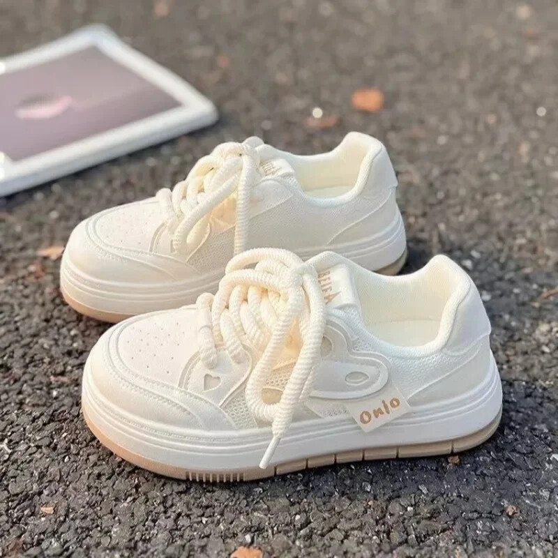 2024. aasta naiste sporditossud, vabaaja Kawaii lõuend, uued mitmekülgsed paksu põhjaga jalatsid Naiste tasase põhjaga vulkaniseeritud spordijalatsid