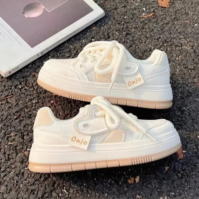 2024. aasta naiste sporditossud, vabaaja Kawaii lõuend, uued mitmekülgsed paksu põhjaga jalatsid Naiste tasase põhjaga vulkaniseeritud spordijalatsid