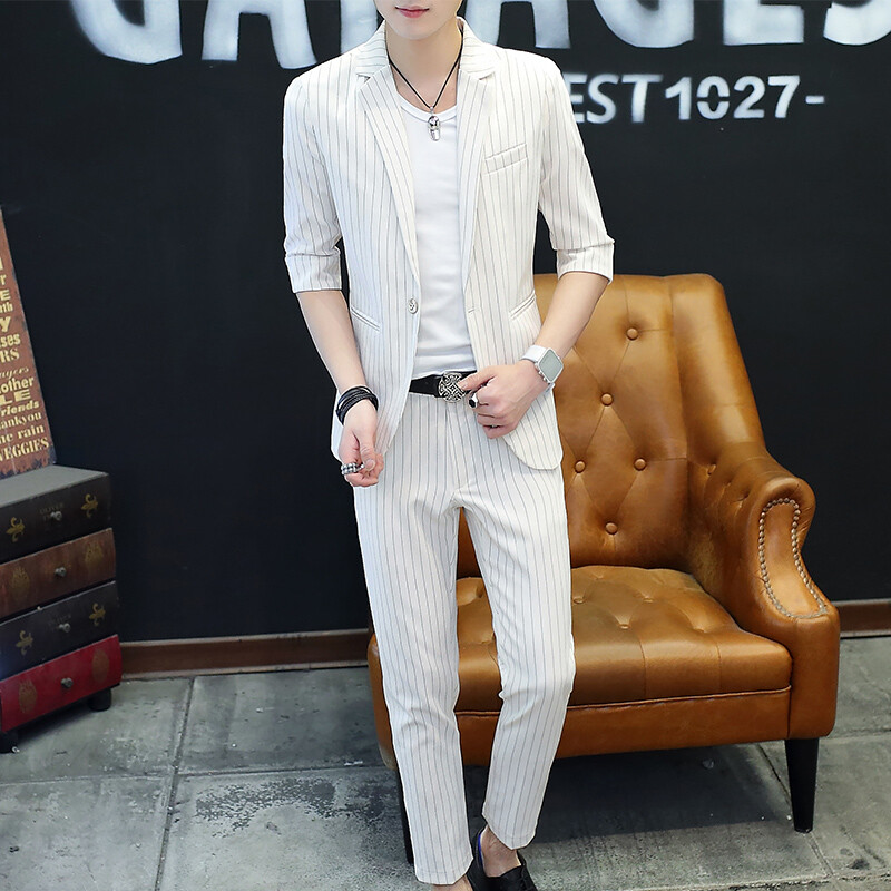 Costum casual casual cu mâneci în șapte puncte pentru vânt ușor de vară, versiunea coreeană subțire a setului din două piese de costum bărbați cu mânecă mijlocie.