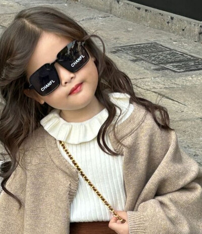 Пуловер за момичета Жилетка Вълнена базова риза с разрошени ръбове Кадифена пола на райета Стилна и модерна за бебета