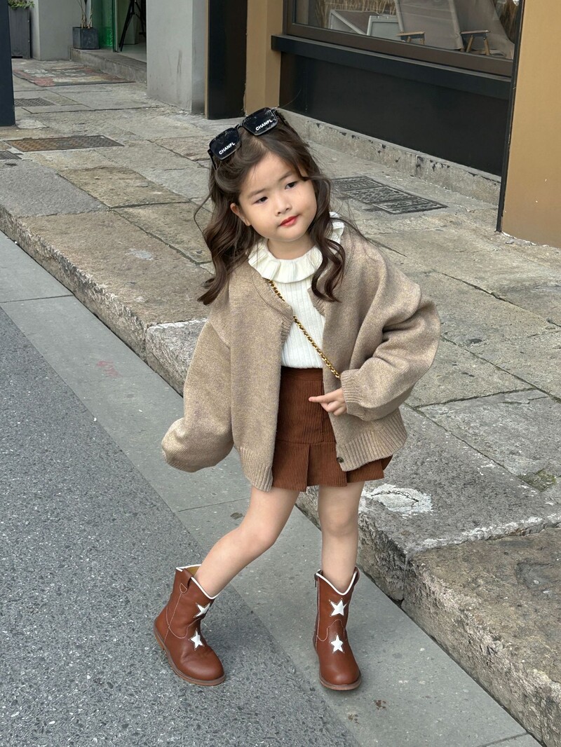 Пуловер за момичета Жилетка Вълнена базова риза с разрошени ръбове Кадифена пола на райета Стилна и модерна за бебета