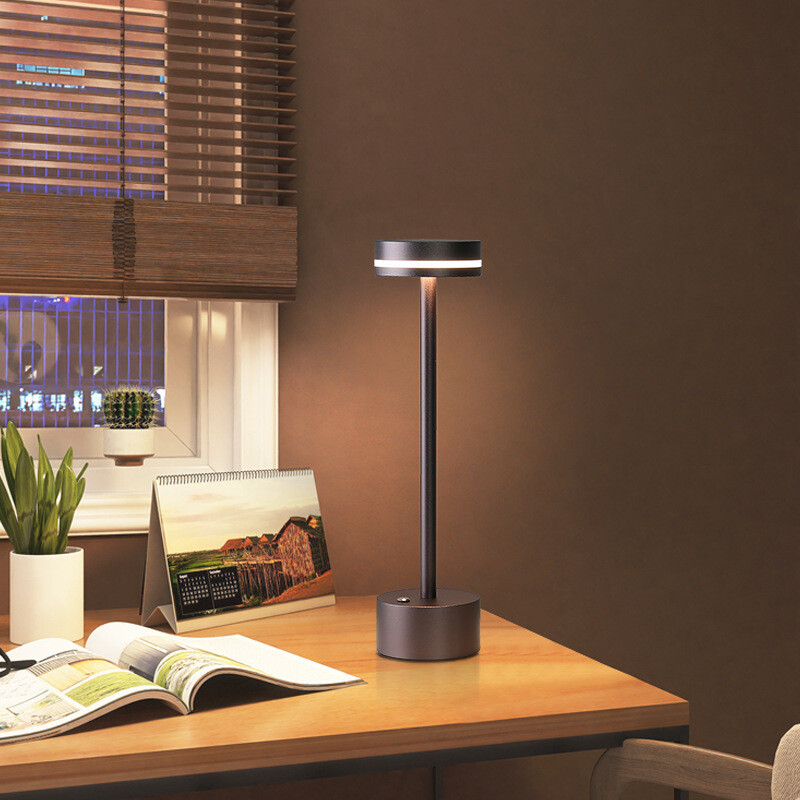 LED galda lampa uzlādējams skārienslēdzis Alumīnija lampa naktsgaldiņš Guļamistabas trīskrāsu aptumšojams restorāna atmosfēras lampa