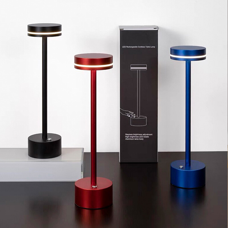 LED galda lampa uzlādējams skārienslēdzis Alumīnija lampa naktsgaldiņš Guļamistabas trīskrāsu aptumšojams restorāna atmosfēras lampa