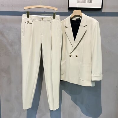 Augstas klases, brīva piegriezuma ikdienišķa rietumu stila apģērbu uzvalks vīriešiem pavasara sezonā moderns, nedaudz nobriedis mazs uzvalks jaka