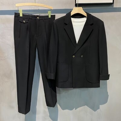 Augstas klases, brīva piegriezuma ikdienišķa rietumu stila apģērbu uzvalks vīriešiem pavasara sezonā moderns, nedaudz nobriedis mazs uzvalks jaka