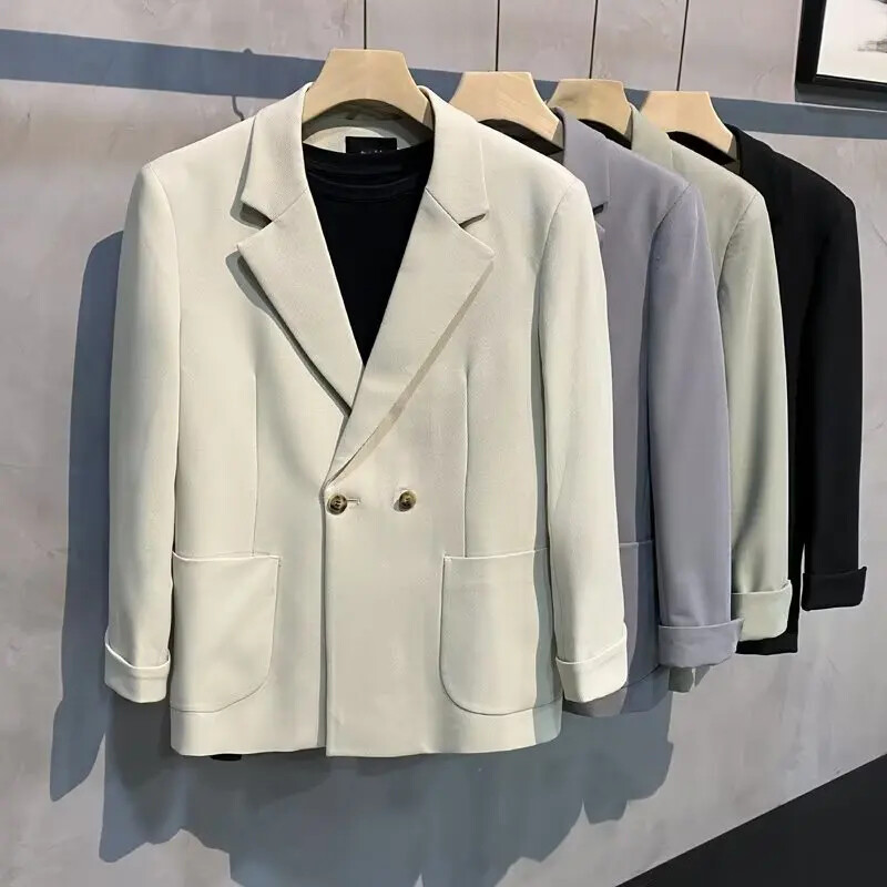 Augstas klases, brīva piegriezuma ikdienišķa rietumu stila apģērbu uzvalks vīriešiem pavasara sezonā moderns, nedaudz nobriedis mazs uzvalks jaka