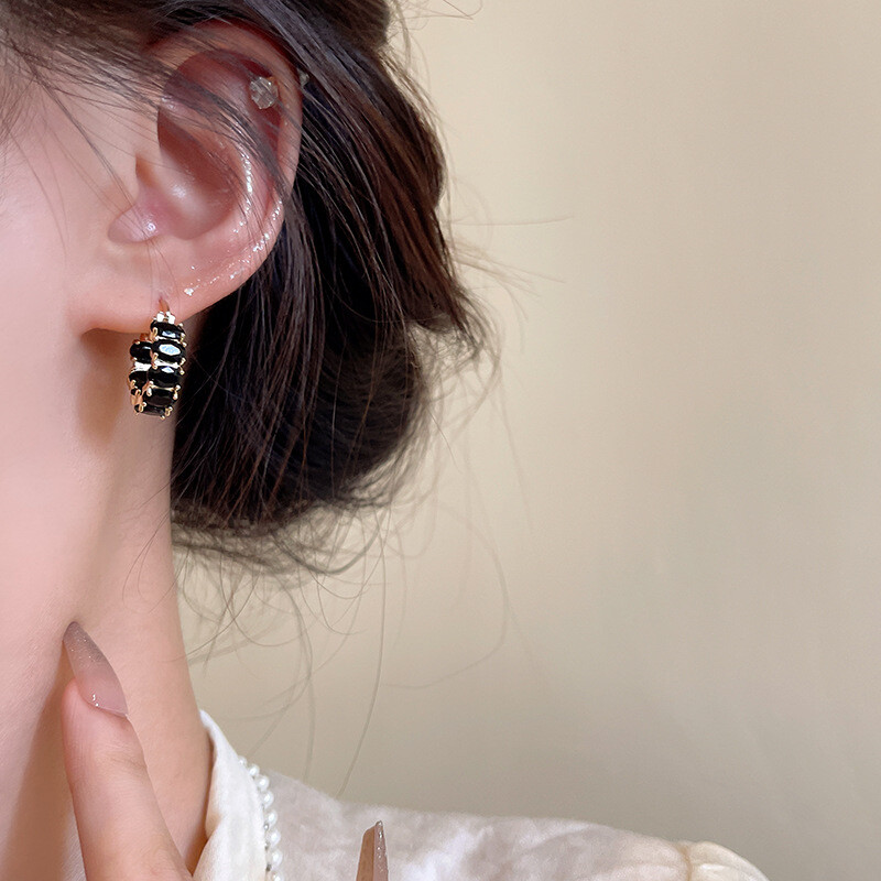 Ezüst tűs női temperamentum fekete cirkon kerek fülbevaló női könnyű, luxus fülbevaló csúcsminőségű dizájnnal