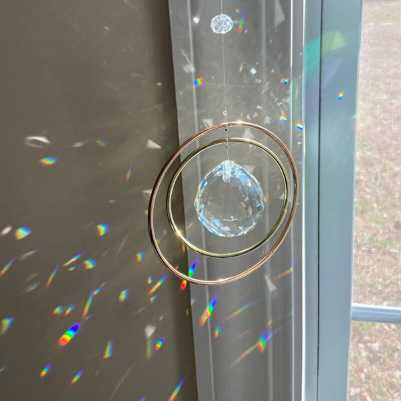 1db ablakon függő szivárványos napfogó, üveggolyós prizmás napfogó függő dekorációk függő díszek
