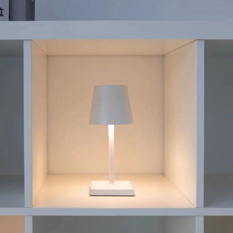 5200 mAh akkumulátor IP54 vízálló vezeték nélküli Pro mini asztali lámpa, érintéssel szabályozható éttermi ebédlőbe