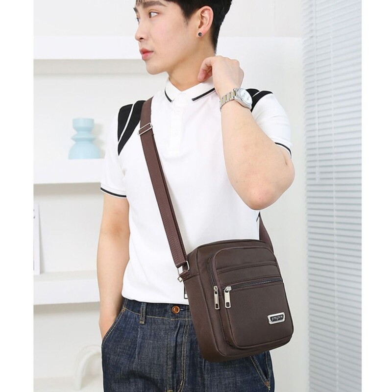 Divatos férfi válltáska üzleti szabadidő nagy kapacitású hordozható kézitáska többrétegű vízálló nylon kereszttáska