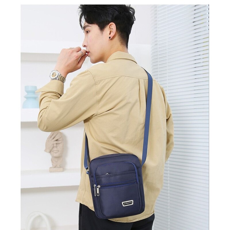 Divatos férfi válltáska üzleti szabadidő nagy kapacitású hordozható kézitáska többrétegű vízálló nylon kereszttáska