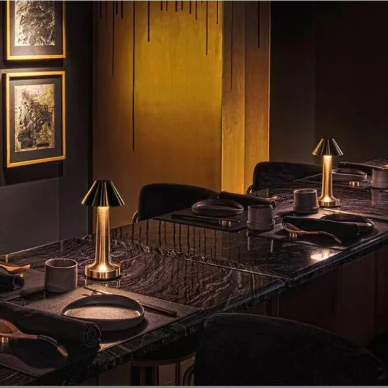 Fém érintőképernyős asztali lámpa Újratölthető vezeték nélküli dekoratív lámpa Étterem Hotel Bár Hálószoba Éjjeli lámpa