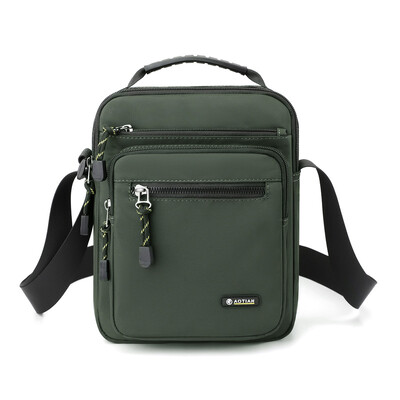 2024 új férfi válltáskák Crossbody táska többfunkciós férfi alkalmi kézitáskák kis férfi utazó táskák