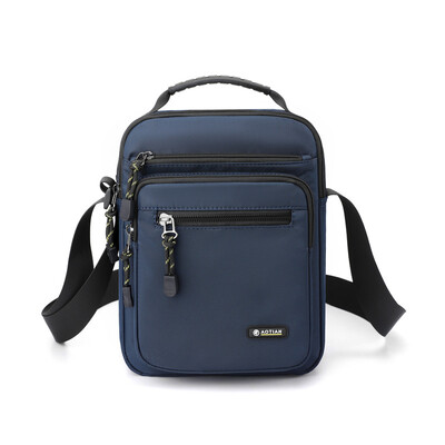 2024 új férfi válltáskák Crossbody táska többfunkciós férfi alkalmi kézitáskák kis férfi utazó táskák