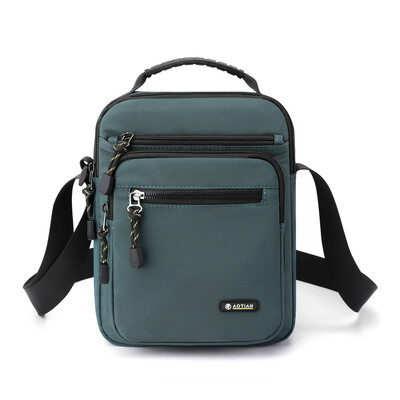 2024 új férfi válltáskák Crossbody táska többfunkciós férfi alkalmi kézitáskák kis férfi utazó táskák