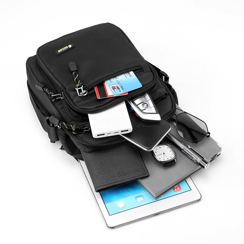 2024 új férfi válltáskák Crossbody táska többfunkciós férfi alkalmi kézitáskák kis férfi utazó táskák