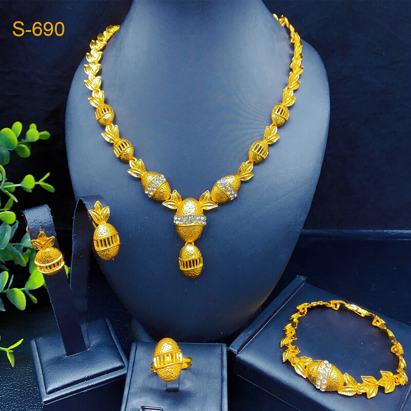 Bijuterii de nuntă din aur din Dubai african Set de bijuterii de mireasă placat cu aur de 24K Cercei de colier Set de patru piese Comert cu ridicata În stoc