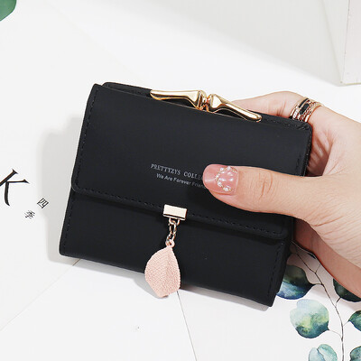 2024. gada vasara Eksplozijas stila sieviešu īss maciņš korejiešu PU ādas vienkāršs viss ar vienkrāsainu personības lapu kulonu b