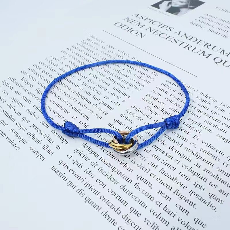 Határokon átnyúló legkelendőbb háromgyűrűs piros kötél karkötő pároknak, könnyű luxus résbe fonott karkötő, egyszerű férfi ékszerek