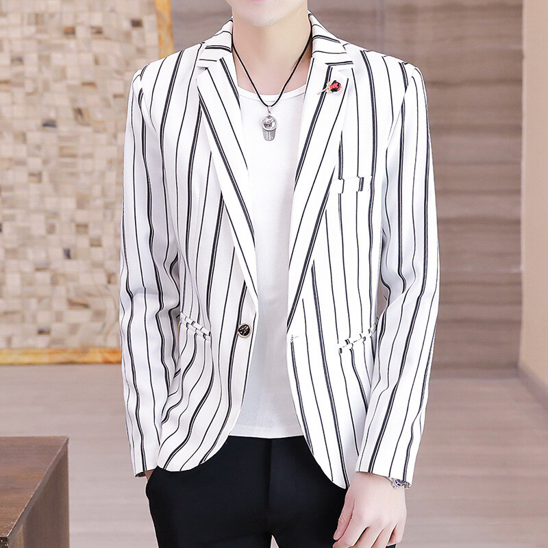 Csíkos, hosszú ujjú férfi öltöny