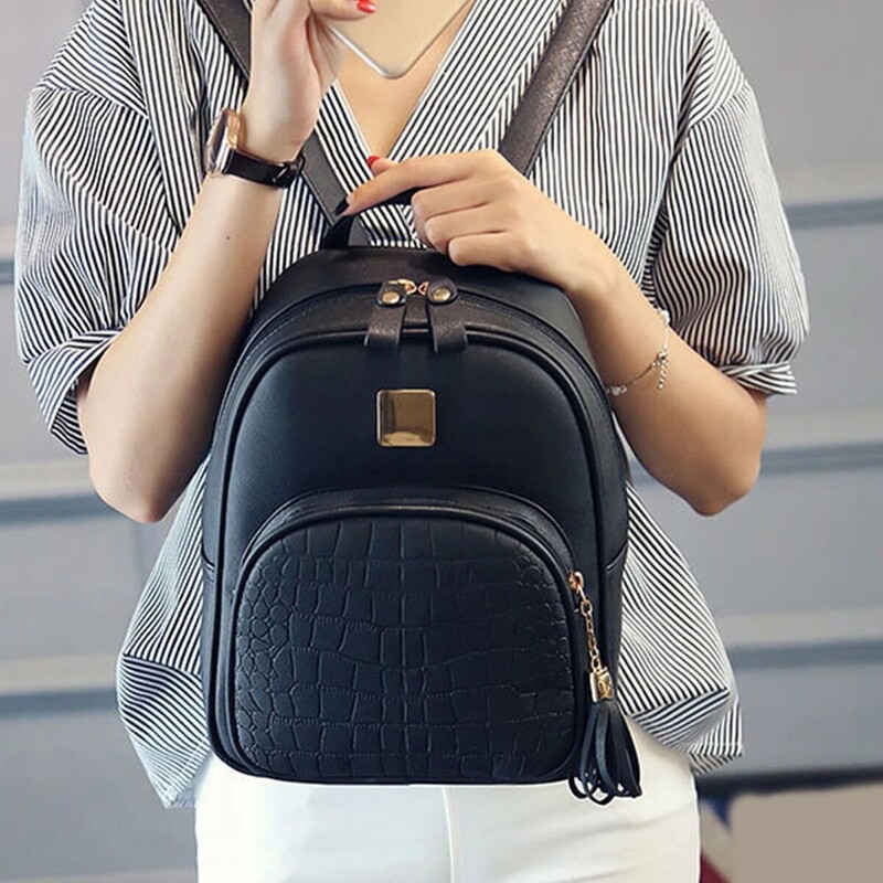 1 buc. Rucsac de damă, la modă și ocazional, model lichi negru cu pandantiv din material Pu, potrivit pentru uz zilnic